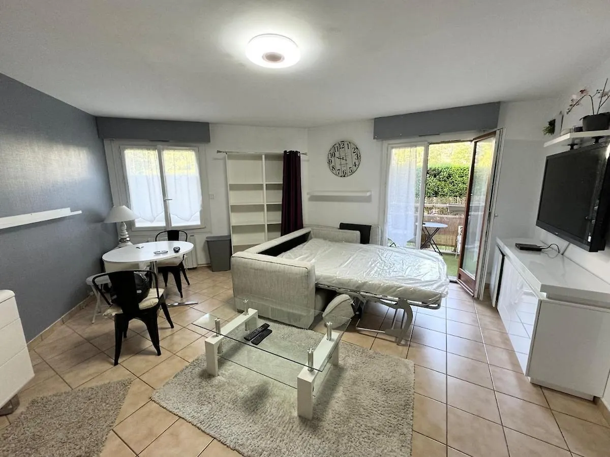 Chez Pierre-Olivier Apartment Saint-Julien-en-Genevois 0*,  France